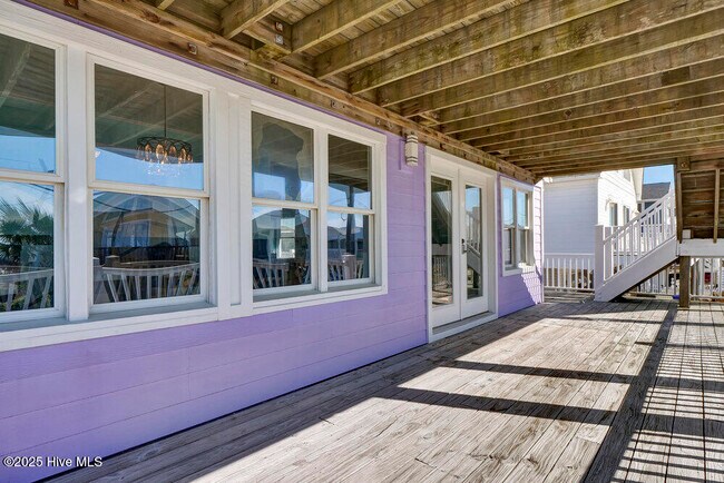 Building Photo - 1207 N Topsail Dr