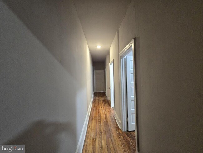 Building Photo - 2536 W Cumberland St