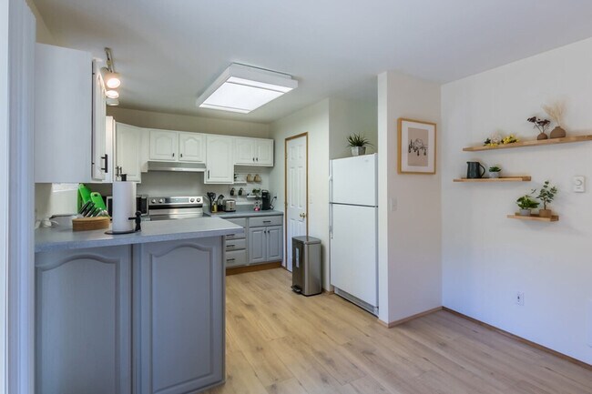 Building Photo - 226 Paradise Dr