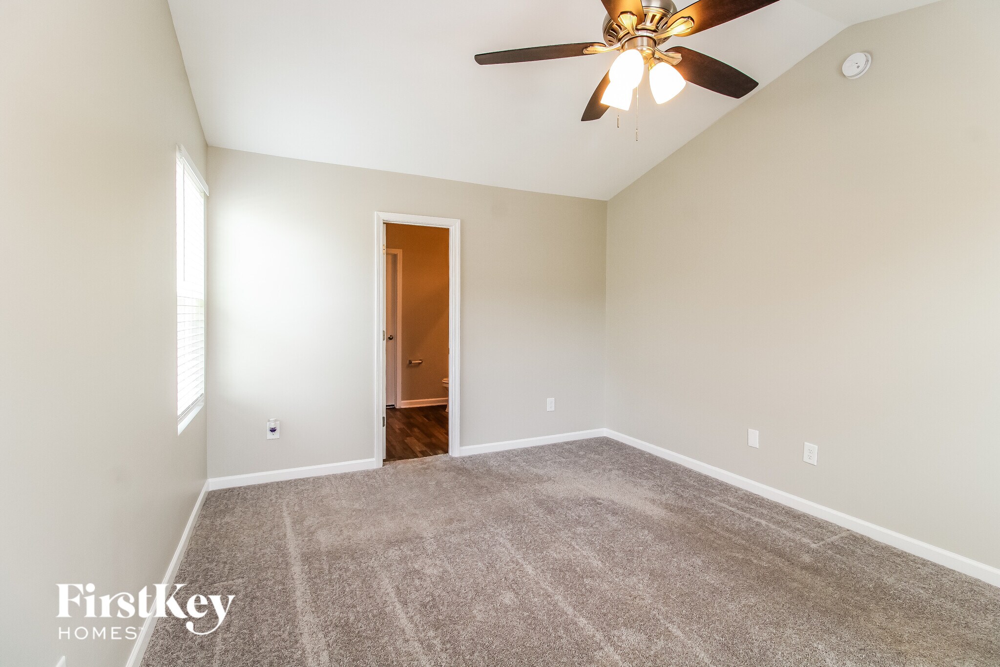 Building Photo - 206 Glenoaks Dr
