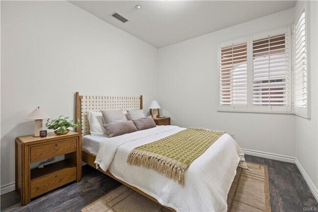 Building Photo - RECENTLY RENOVATED 3 BED, 3 BATH CONDO! $4,500 (OAK CREEK-IRVINE)