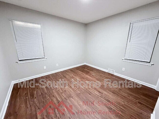 Building Photo - 2050 Sharon Ln