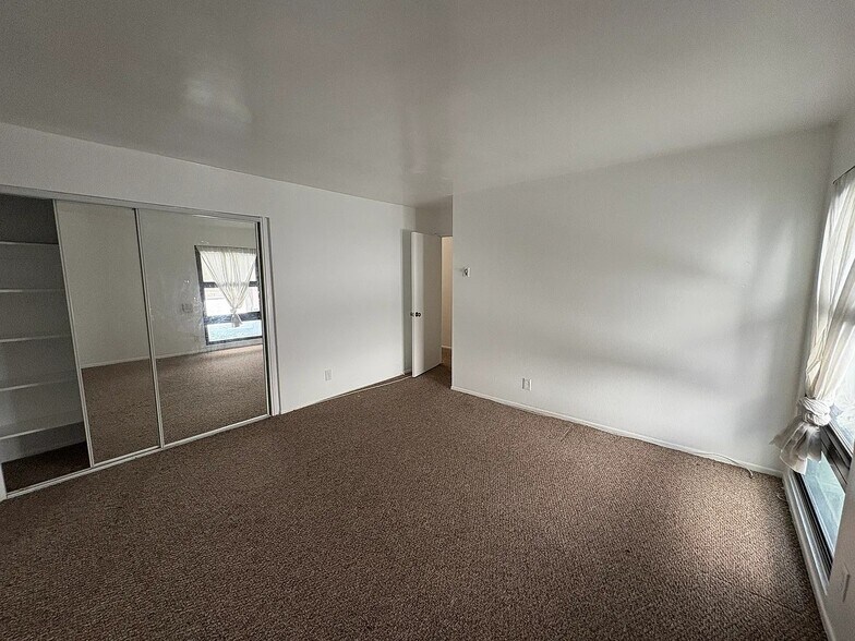large bedrooms - 7777 W 91st St