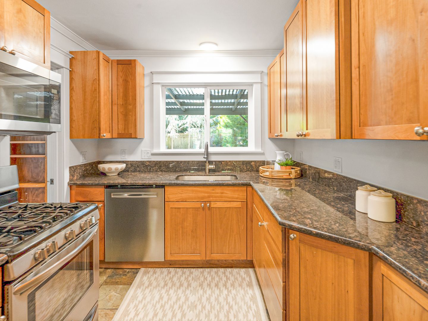 Building Photo - 2638 SW Custer St