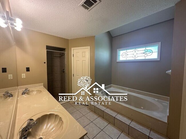 Building Photo - Spacious 4 Bedroom in GERMANTOWN!!