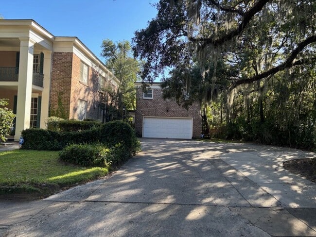 Primary Photo - Fully furnished 1 bedroom 1 bath garage apartment