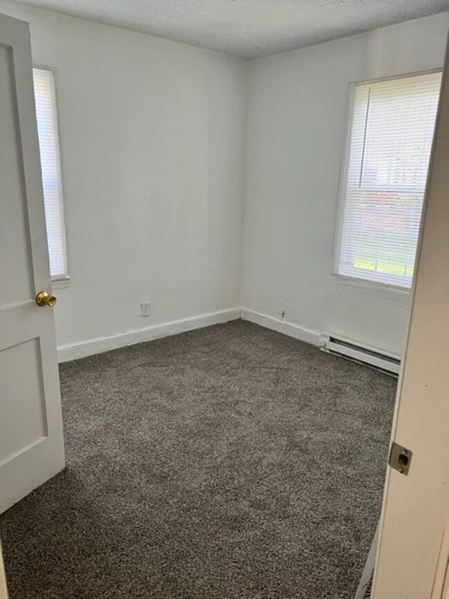 Building Photo - Cute 3 Br, 1 Bath home for rent