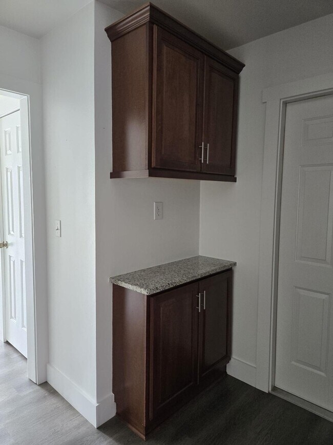 Building Photo - 965 Bass Ct N W