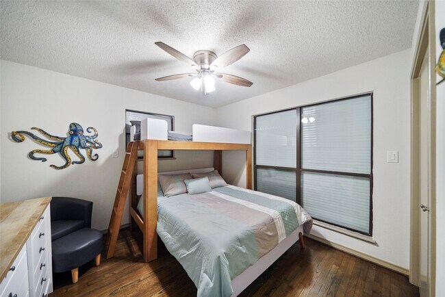 Building Photo - 4126 San Jacinto Dr