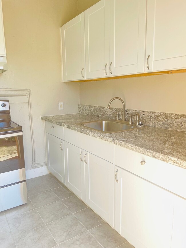 Building Photo - Fully Remodeled Charming Historic 2 Bed 1 ...