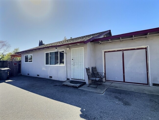 Primary Photo - 2BD/1BA with Large Backyard & Garage