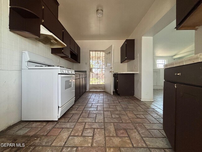 Building Photo - 212 Red Robin Dr