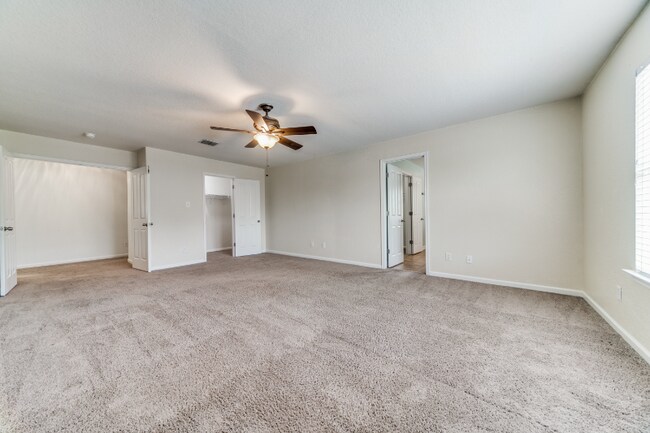 Building Photo - 10811 Marot Field