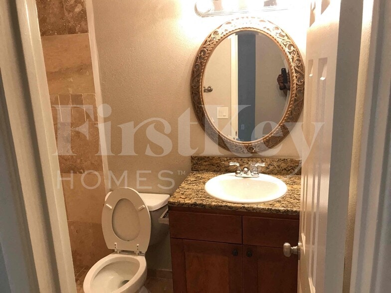 Building Photo - 4841 W Paradise Ln