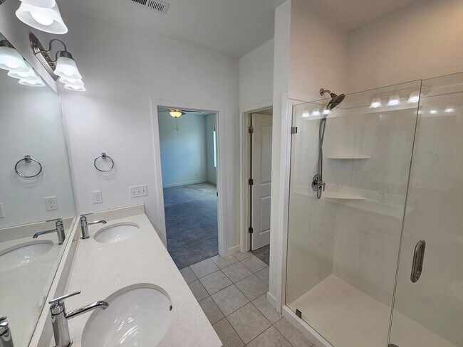 Building Photo - Amazing 4 Bed, 3.5 Daybreak Home with Office