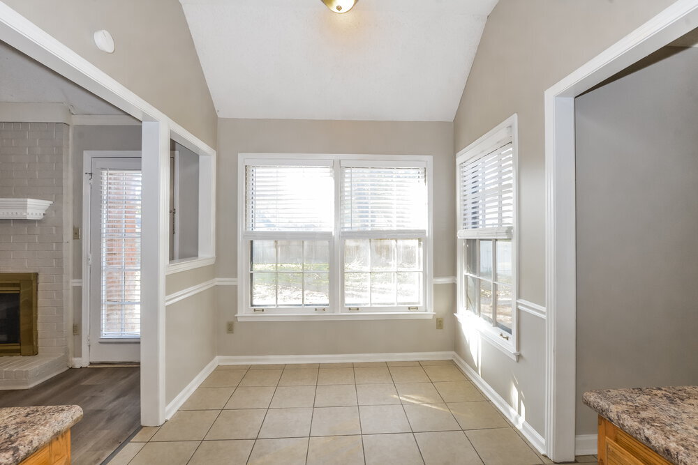 Building Photo - 951 Cully Rd