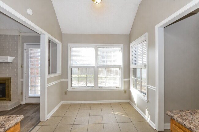 Building Photo - 951 Cully Rd