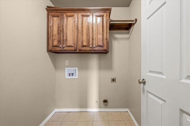 Building Photo - 17029 Woodvine Dr