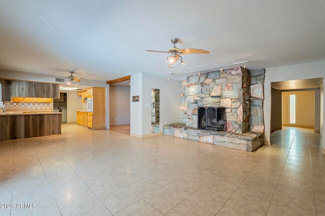 Building Photo - 5802 W Frier Dr