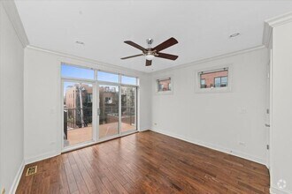 Building Photo - 3 bedroom in Chicago IL 60642