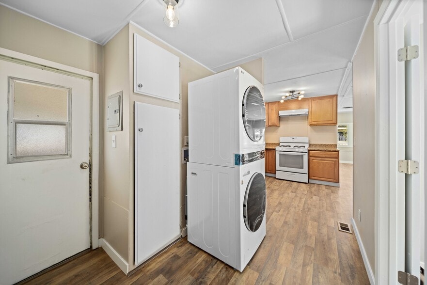 Building Photo - 3300 15th St W