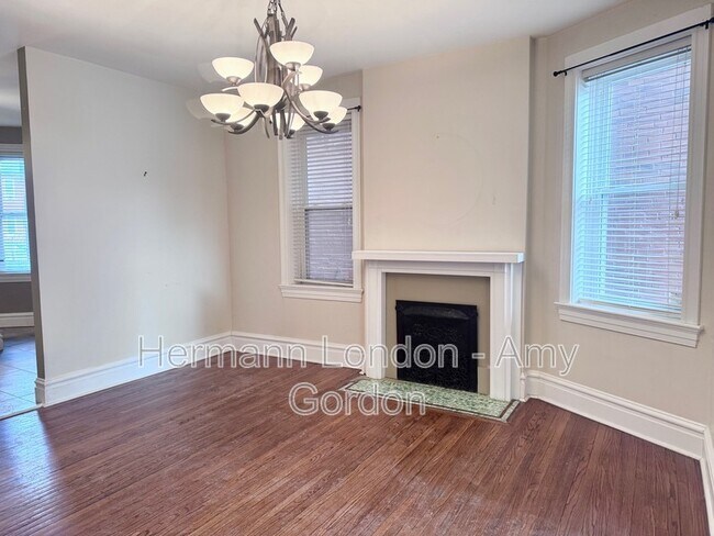 Building Photo - 2933 Victor St