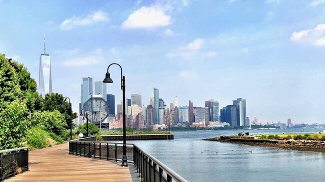 Building Photo - 112 Morris St