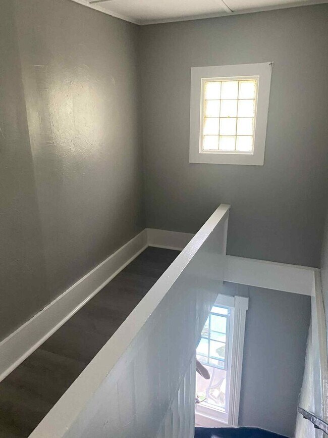 Building Photo - Newly Updated Spacious 5 bedroom 1 bathroom house for rent in Glassport!