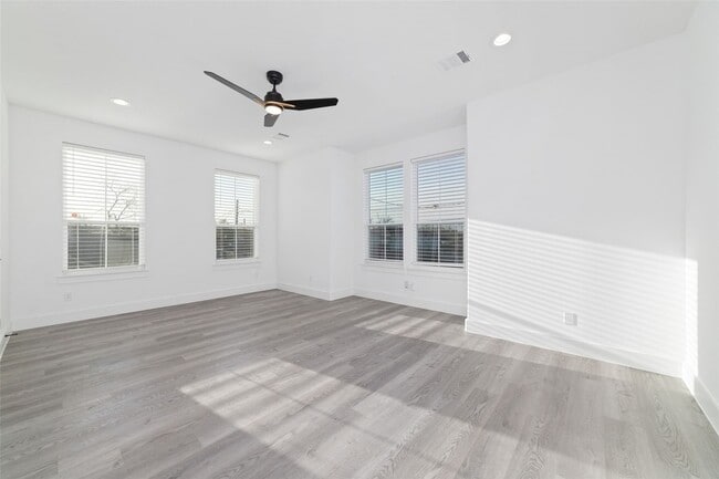 Building Photo - 3818 Lynnfield St