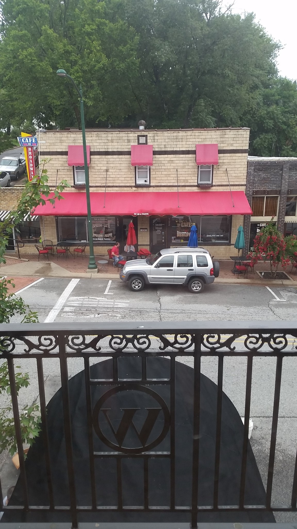 Balcony View - 114 E University St