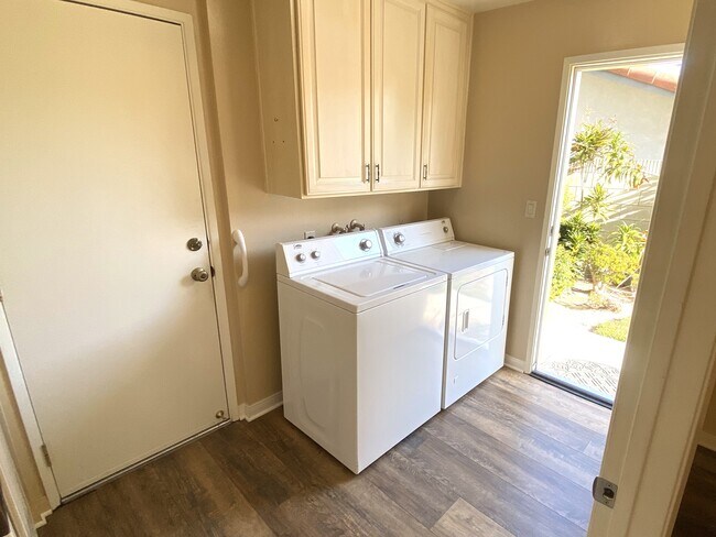Building Photo - 17505 Kensington Cir