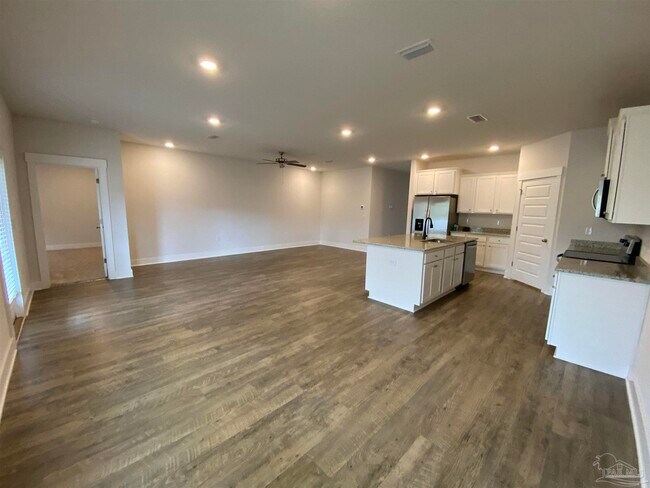 Building Photo - 5870 Danbury Blvd