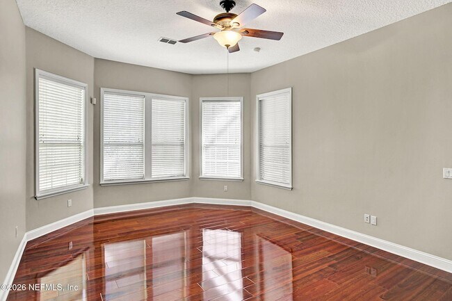 Building Photo - 1837 Forest Glen Way