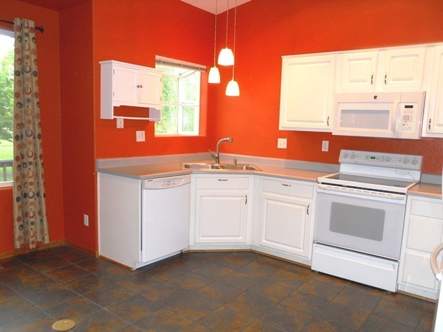 Building Photo - Three Bedroom Home in Wolf Creek, near Fox...