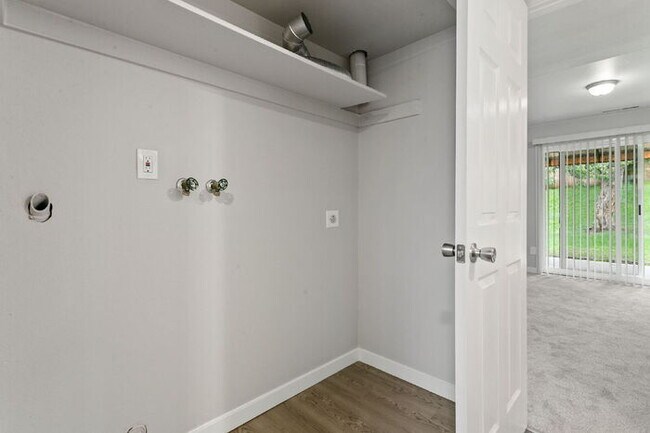 Building Photo - Freshly Renovated 4-Bedroom Home with Over...
