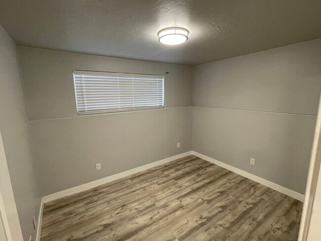 Building Photo - Orem Triplex
