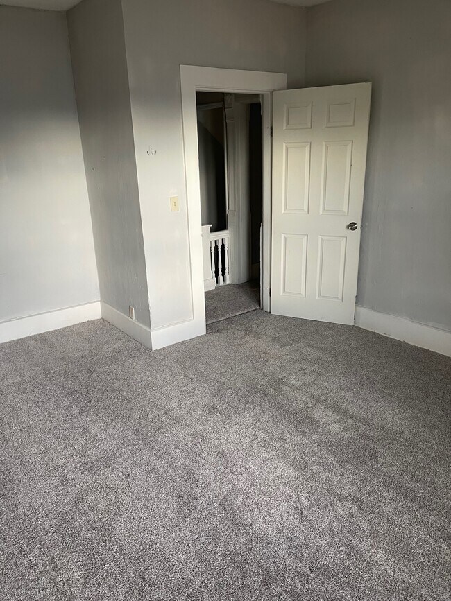 Building Photo - 916 3rd St SW