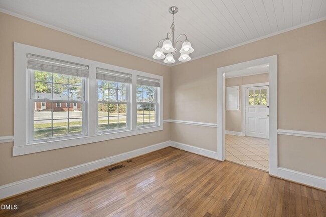 Building Photo - 302 W Main St