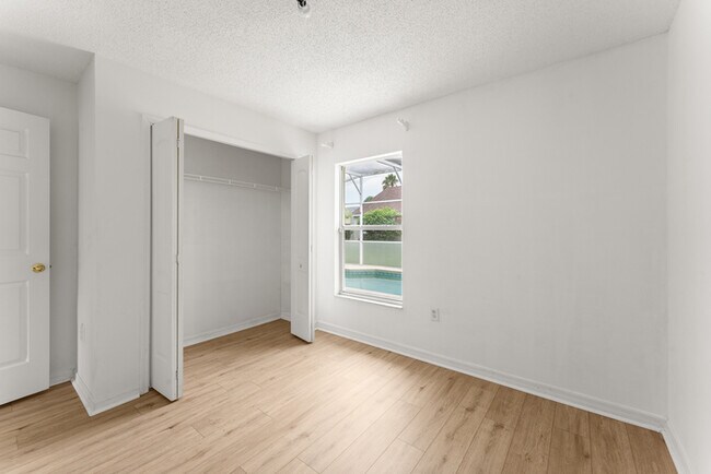 Building Photo - 3 bed with Solar heating Private Pool