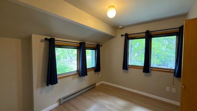 Building Photo - Great Townhome in Mid Town Fort Collins