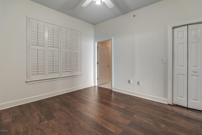 Building Photo - 215 S Ocean Grande Dr
