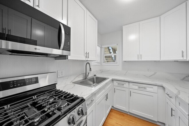 Primary Photo - 1114 W Balboa Blvd