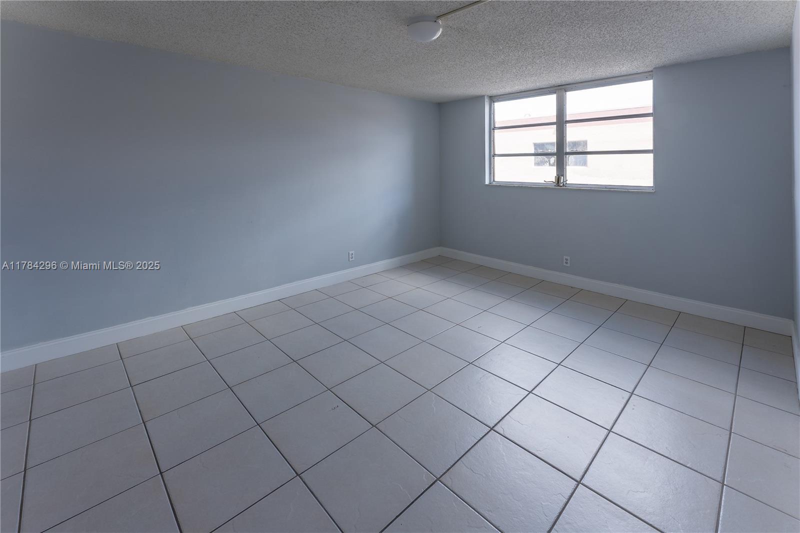 Building Photo - 410 NW 68th Ave