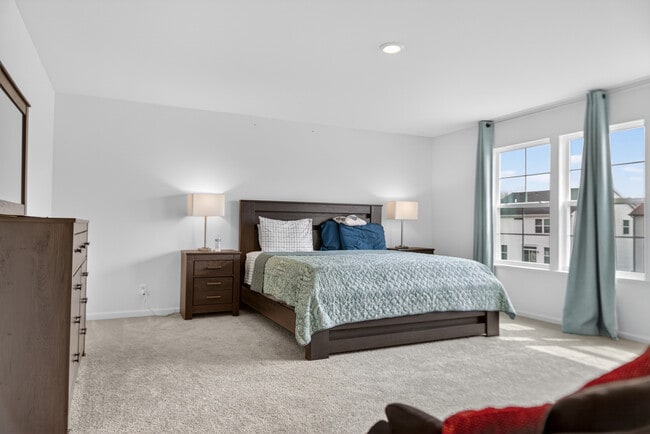 Building Photo - 395 S Pointe Ave