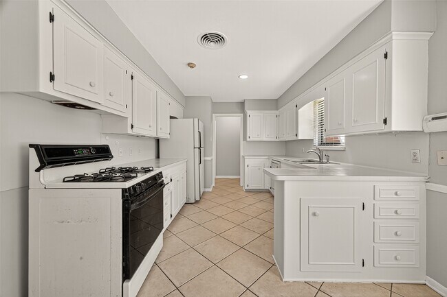 Building Photo - 5418 Darnell St