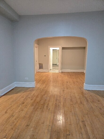 Building Photo - 1309 S Komensky Ave