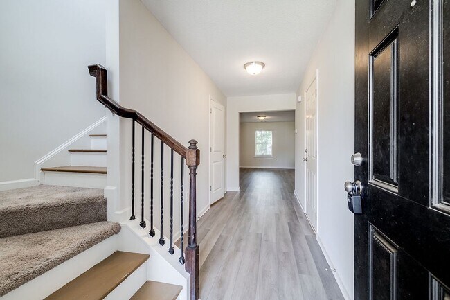 Building Photo - 3 Bed 2.5 Bath - Spacious Townhome Centrally Located in Rincon