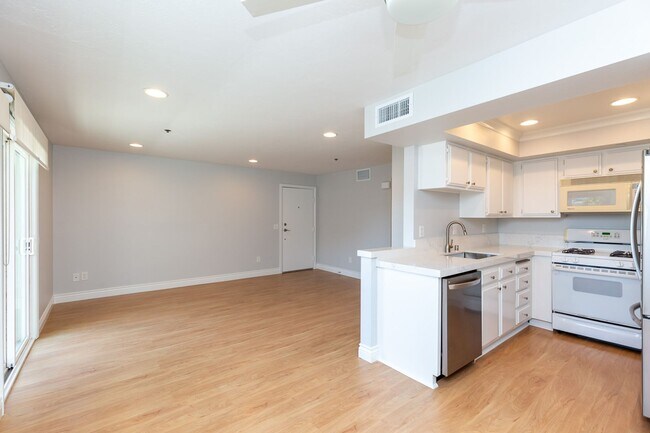 Building Photo - 2 Bed, 2 Bath Condo in Encinitas