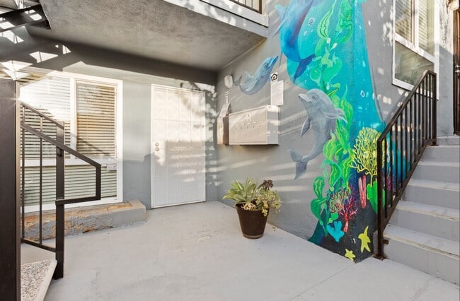 Building Photo - BEAUTIFUL Studio in Inglewood !!