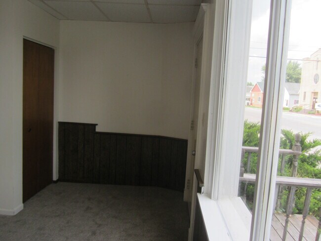 Building Photo - 108 S Main St